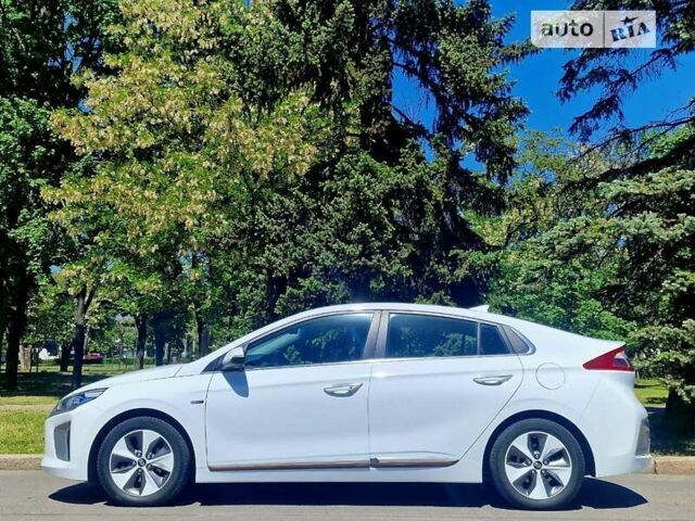 Білий Хендай Ioniq, об'ємом двигуна 0 л та пробігом 131 тис. км за 16700 $, фото 7 на Automoto.ua