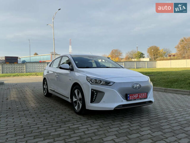 Белый Хендай Ioniq, объемом двигателя 0 л и пробегом 115 тыс. км за 12000 $, фото 2 на Automoto.ua