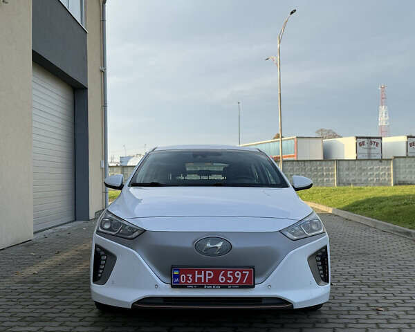 Белый Хендай Ioniq, объемом двигателя 0 л и пробегом 115 тыс. км за 12000 $, фото 1 на Automoto.ua
