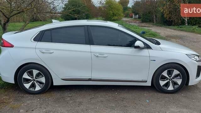 Хендай Ioniq 2016 у Хмельницькому на Automoto.ua Білий Хендай Ioniq, об'ємом двигуна 0 л та пробігом 230 тис. км за 12800 $, фото 19 на Automoto.ua