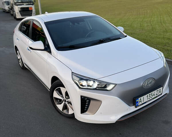 Белый Хендай Ioniq, объемом двигателя 0 л и пробегом 97 тыс. км за 12900 $, фото 1 на Automoto.ua