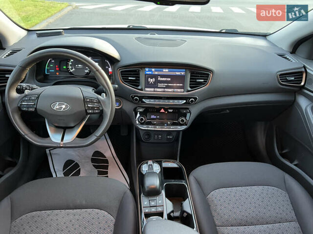 Белый Хендай Ioniq, объемом двигателя 0 л и пробегом 97 тыс. км за 12900 $, фото 24 на Automoto.ua