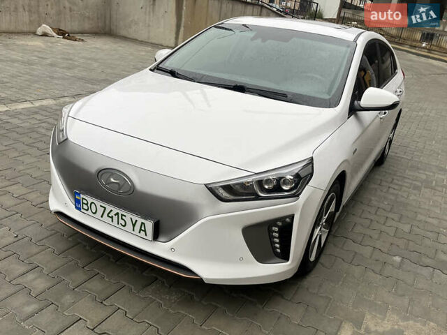 Белый Хендай Ioniq, объемом двигателя 0 л и пробегом 158 тыс. км за 13200 $, фото 7 на Automoto.ua