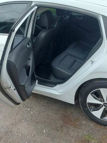 Хендай Ioniq 2016 у Хмельницькому на Automoto.ua Білий Хендай Ioniq, об'ємом двигуна 0 л та пробігом 230 тис. км за 12800 $, фото 18 на Automoto.ua