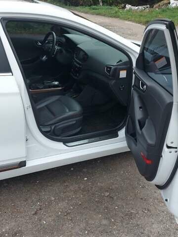 Хендай Ioniq 2016 у Хмельницькому на Automoto.ua Білий Хендай Ioniq, об'ємом двигуна 0 л та пробігом 230 тис. км за 12800 $, фото 15 на Automoto.ua