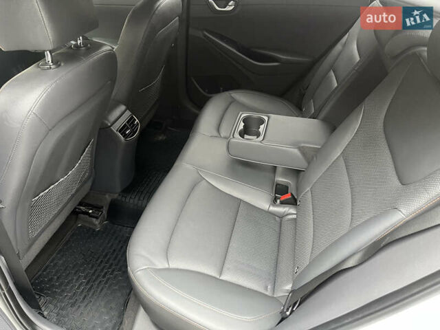 Белый Хендай Ioniq, объемом двигателя 0 л и пробегом 158 тыс. км за 13200 $, фото 27 на Automoto.ua