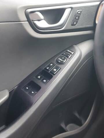 Хендай Ioniq 2016 у Хмельницькому на Automoto.ua Білий Хендай Ioniq, об'ємом двигуна 0 л та пробігом 230 тис. км за 12800 $, фото 7 на Automoto.ua