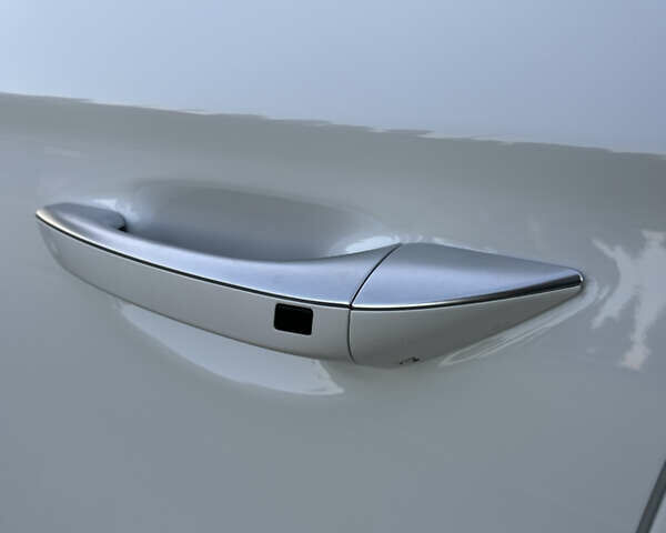 Белый Хендай Ioniq, объемом двигателя 0 л и пробегом 97 тыс. км за 12900 $, фото 13 на Automoto.ua