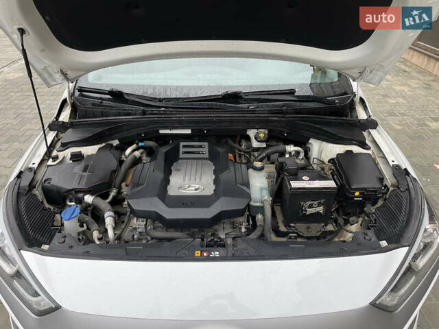 Белый Хендай Ioniq, объемом двигателя 0 л и пробегом 158 тыс. км за 13200 $, фото 38 на Automoto.ua