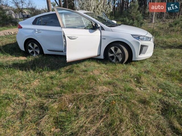 Білий Хендай Ioniq, об'ємом двигуна 0 л та пробігом 165 тис. км за 11400 $, фото 13 на Automoto.ua