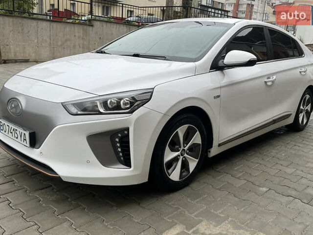 Белый Хендай Ioniq, объемом двигателя 0 л и пробегом 158 тыс. км за 13200 $, фото 5 на Automoto.ua