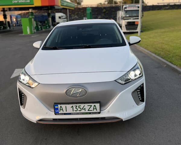 Белый Хендай Ioniq, объемом двигателя 0 л и пробегом 97 тыс. км за 12900 $, фото 33 на Automoto.ua