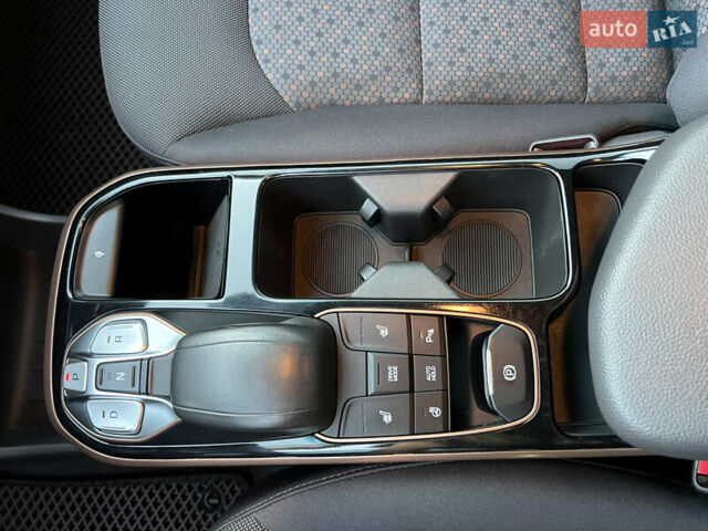 Белый Хендай Ioniq, объемом двигателя 0 л и пробегом 97 тыс. км за 12900 $, фото 28 на Automoto.ua