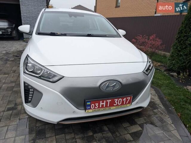 Белый Хендай Ioniq, объемом двигателя 0 л и пробегом 138 тыс. км за 12800 $, фото 9 на Automoto.ua