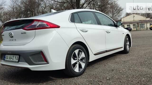 Білий Хендай Ioniq, об'ємом двигуна 0 л та пробігом 107 тис. км за 15199 $, фото 8 на Automoto.ua