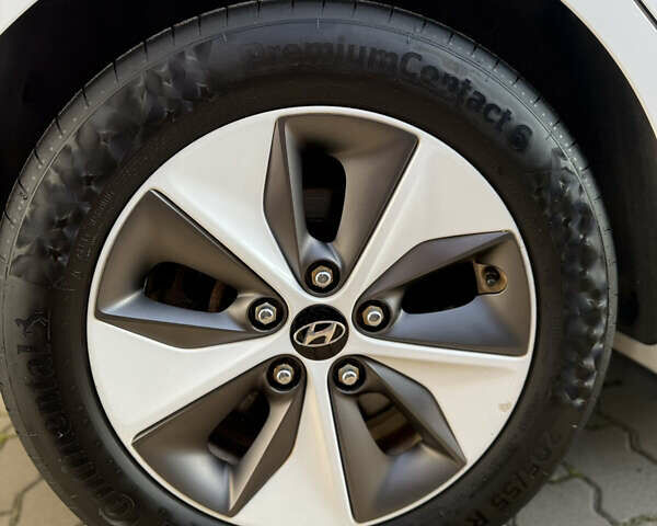 Белый Хендай Ioniq, объемом двигателя 0 л и пробегом 115 тыс. км за 12000 $, фото 14 на Automoto.ua