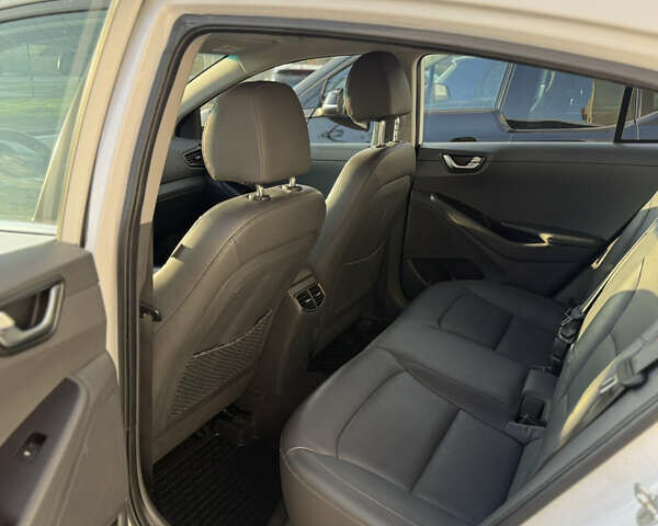 Белый Хендай Ioniq, объемом двигателя 0 л и пробегом 115 тыс. км за 12000 $, фото 9 на Automoto.ua