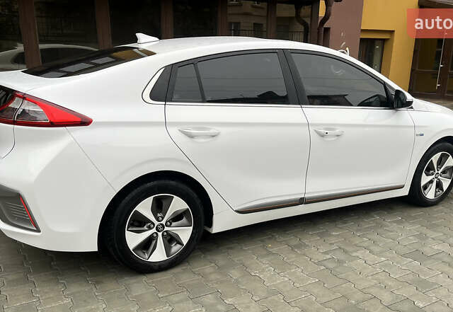 Белый Хендай Ioniq, объемом двигателя 0 л и пробегом 158 тыс. км за 13200 $, фото 9 на Automoto.ua