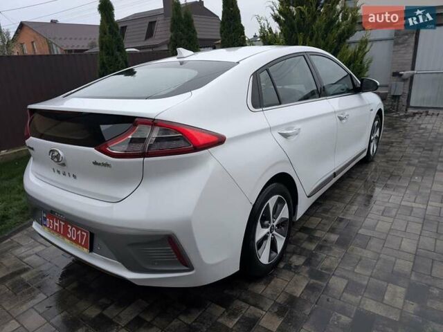 Белый Хендай Ioniq, объемом двигателя 0 л и пробегом 138 тыс. км за 12800 $, фото 4 на Automoto.ua