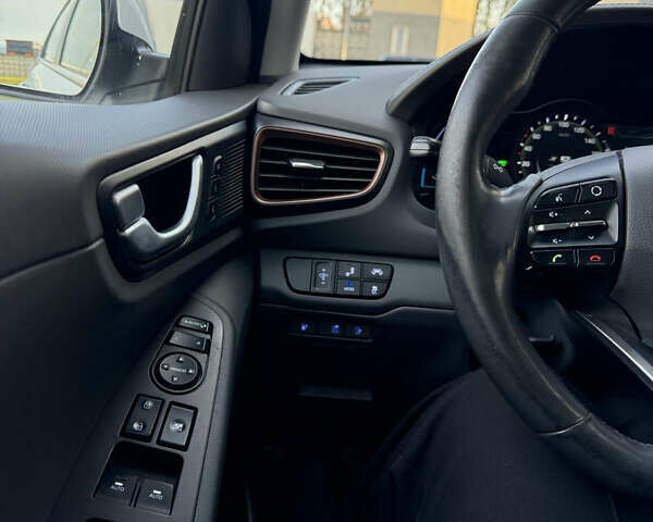 Белый Хендай Ioniq, объемом двигателя 0 л и пробегом 115 тыс. км за 12000 $, фото 11 на Automoto.ua