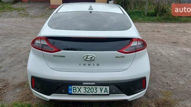 Хендай Ioniq 2016 у Хмельницькому на Automoto.ua Білий Хендай Ioniq, об'ємом двигуна 0 л та пробігом 230 тис. км за 12800 $, фото 20 на Automoto.ua