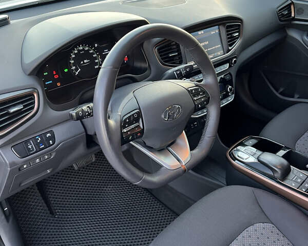 Белый Хендай Ioniq, объемом двигателя 0 л и пробегом 97 тыс. км за 12900 $, фото 29 на Automoto.ua