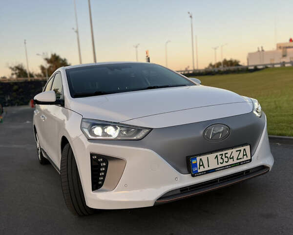 Белый Хендай Ioniq, объемом двигателя 0 л и пробегом 97 тыс. км за 12900 $, фото 15 на Automoto.ua