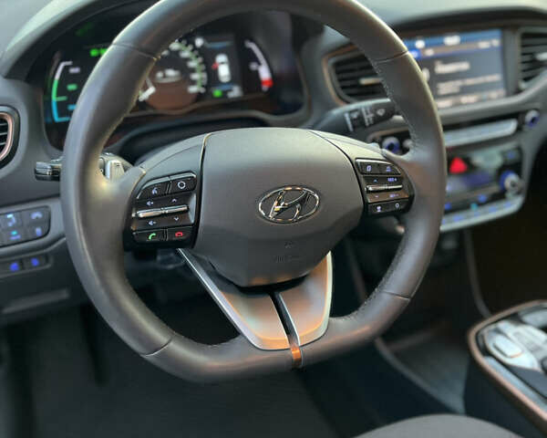 Белый Хендай Ioniq, объемом двигателя 0 л и пробегом 97 тыс. км за 12900 $, фото 17 на Automoto.ua