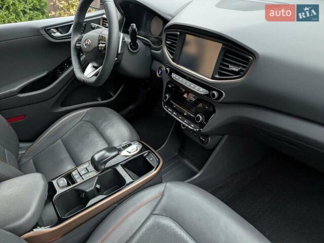 Белый Хендай Ioniq, объемом двигателя 0 л и пробегом 138 тыс. км за 12800 $, фото 17 на Automoto.ua