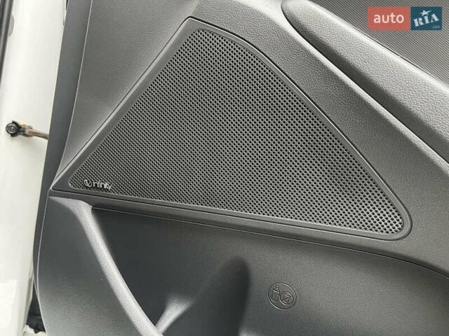 Белый Хендай Ioniq, объемом двигателя 0 л и пробегом 158 тыс. км за 13200 $, фото 32 на Automoto.ua