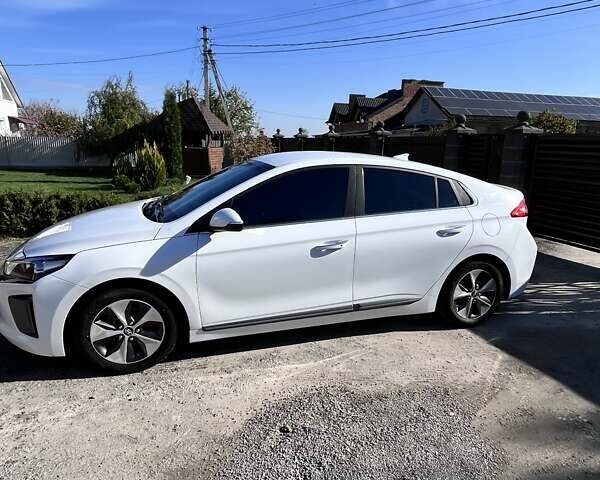 Білий Хендай Ioniq, об'ємом двигуна 0 л та пробігом 110 тис. км за 12200 $, фото 2 на Automoto.ua