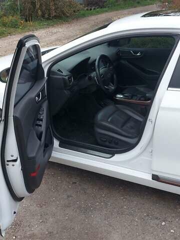 Хендай Ioniq 2016 у Хмельницькому на Automoto.ua Білий Хендай Ioniq, об'ємом двигуна 0 л та пробігом 230 тис. км за 12800 $, фото 14 на Automoto.ua