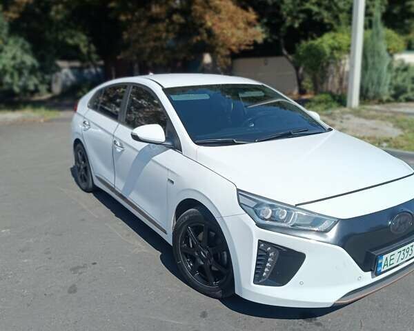 Білий Хендай Ioniq, об'ємом двигуна 0 л та пробігом 106 тис. км за 13599 $, фото 1 на Automoto.ua