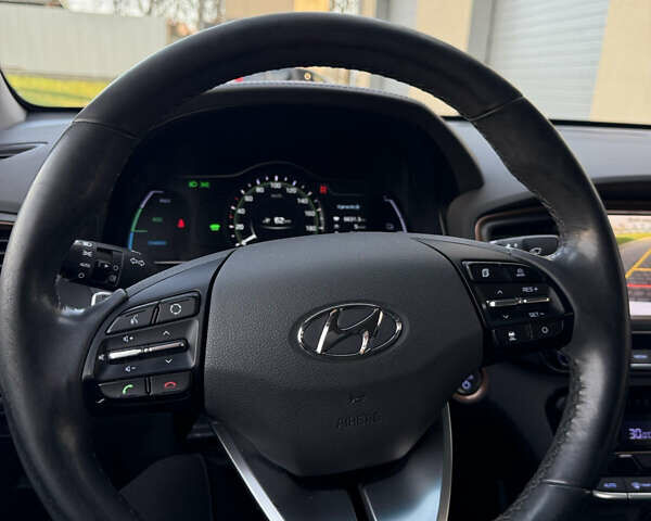 Белый Хендай Ioniq, объемом двигателя 0 л и пробегом 115 тыс. км за 12000 $, фото 12 на Automoto.ua