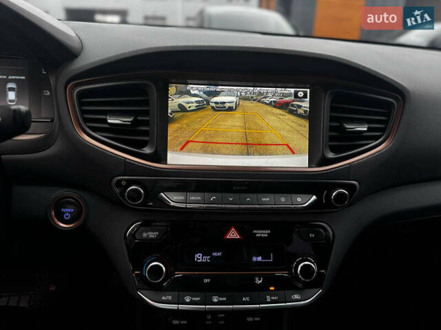 Белый Хендай Ioniq, объемом двигателя 0 л и пробегом 119 тыс. км за 10500 $, фото 10 на Automoto.ua