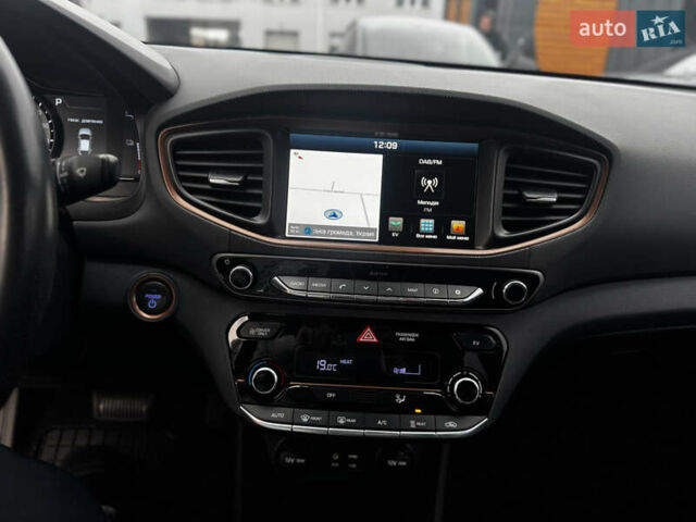 Белый Хендай Ioniq, объемом двигателя 0 л и пробегом 118 тыс. км за 10750 $, фото 15 на Automoto.ua