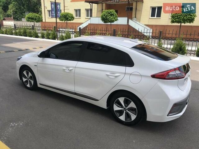 Белый Хендай Ioniq, объемом двигателя 0 л и пробегом 94 тыс. км за 18999 $, фото 23 на Automoto.ua