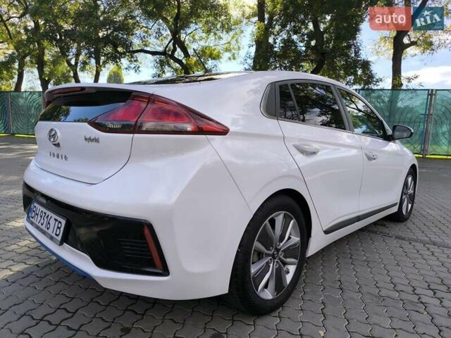 Хендай Ioniq 2017 в Одессе на Automoto.ua Белый Хендай Ioniq, объемом двигателя 1.6 л и пробегом 92 тыс. км за 12888 $, фото 6 на Automoto.ua