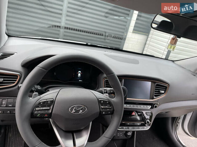 Белый Хендай Ioniq, объемом двигателя 0 л и пробегом 105 тыс. км за 14000 $, фото 21 на Automoto.ua