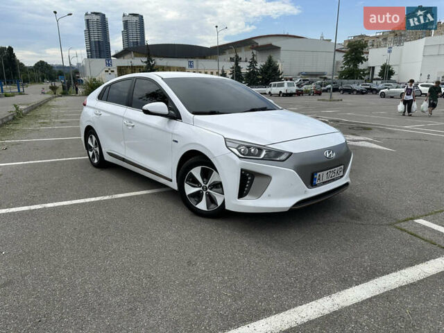 Белый Хендай Ioniq, объемом двигателя 0 л и пробегом 165 тыс. км за 12000 $, фото 2 на Automoto.ua
