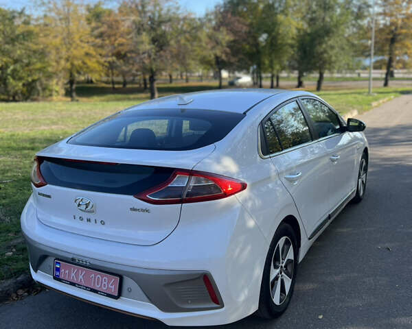 Білий Хендай Ioniq, об'ємом двигуна 0 л та пробігом 118 тис. км за 12999 $, фото 6 на Automoto.ua