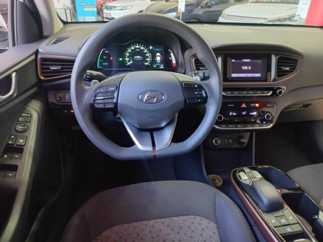 Білий Хендай Ioniq, об'ємом двигуна 0 л та пробігом 6 тис. км за 13500 $, фото 11 на Automoto.ua