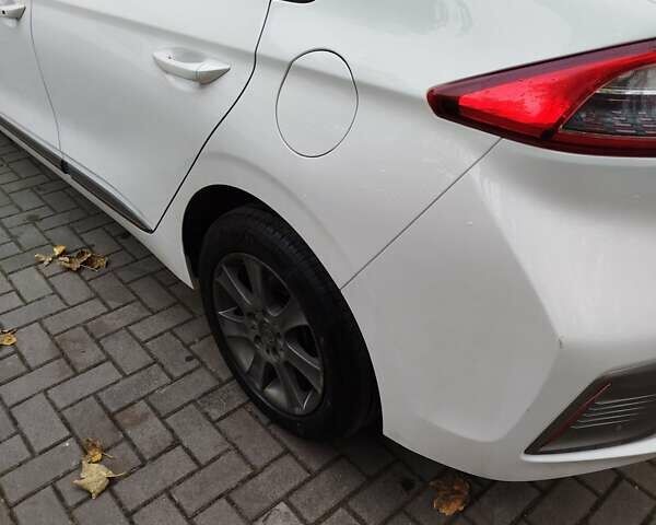 Білий Хендай Ioniq, об'ємом двигуна 0 л та пробігом 141 тис. км за 12000 $, фото 3 на Automoto.ua