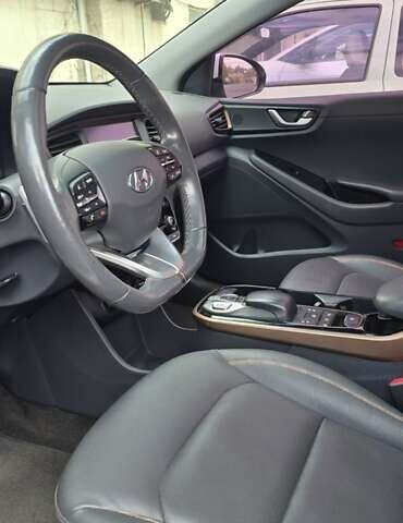 Хендай Ioniq 2017 в Кривом Роге на Automoto.ua Белый Хендай Ioniq, объемом двигателя 0 л и пробегом 69 тыс. км за 15900 $, фото 18 на Automoto.ua