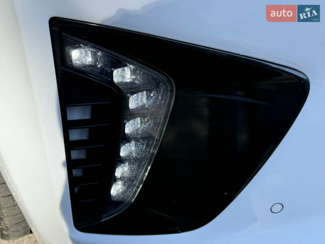 Білий Хендай Ioniq, об'ємом двигуна 0 л та пробігом 77 тис. км за 12799 $, фото 14 на Automoto.ua