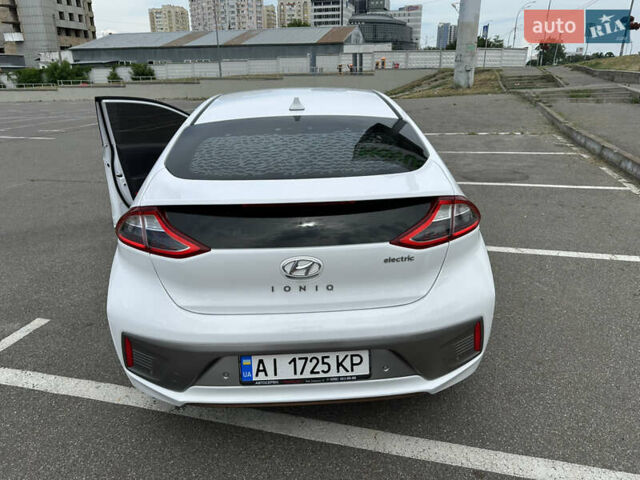Белый Хендай Ioniq, объемом двигателя 0 л и пробегом 165 тыс. км за 12000 $, фото 9 на Automoto.ua