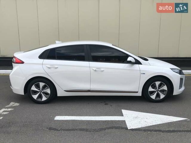 Белый Хендай Ioniq, объемом двигателя 0 л и пробегом 94 тыс. км за 18999 $, фото 29 на Automoto.ua