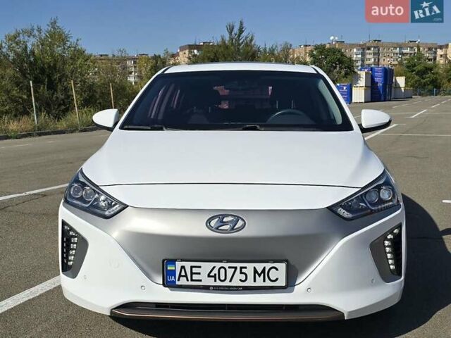Хендай Ioniq 2017 в Кривом Роге на Automoto.ua Белый Хендай Ioniq, объемом двигателя 0 л и пробегом 69 тыс. км за 15900 $, фото 3 на Automoto.ua