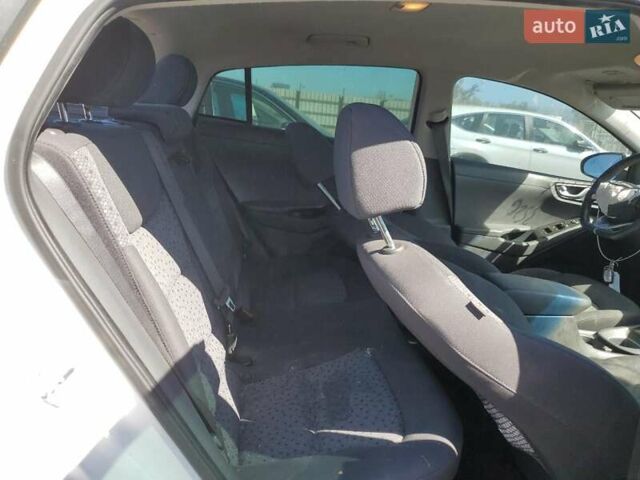 Білий Хендай Ioniq, об'ємом двигуна 1.58 л та пробігом 253 тис. км за 1700 $, фото 9 на Automoto.ua