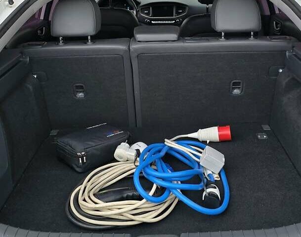 Хендай Ioniq 2017 в Кривом Роге на Automoto.ua Белый Хендай Ioniq, объемом двигателя 0 л и пробегом 69 тыс. км за 15900 $, фото 21 на Automoto.ua